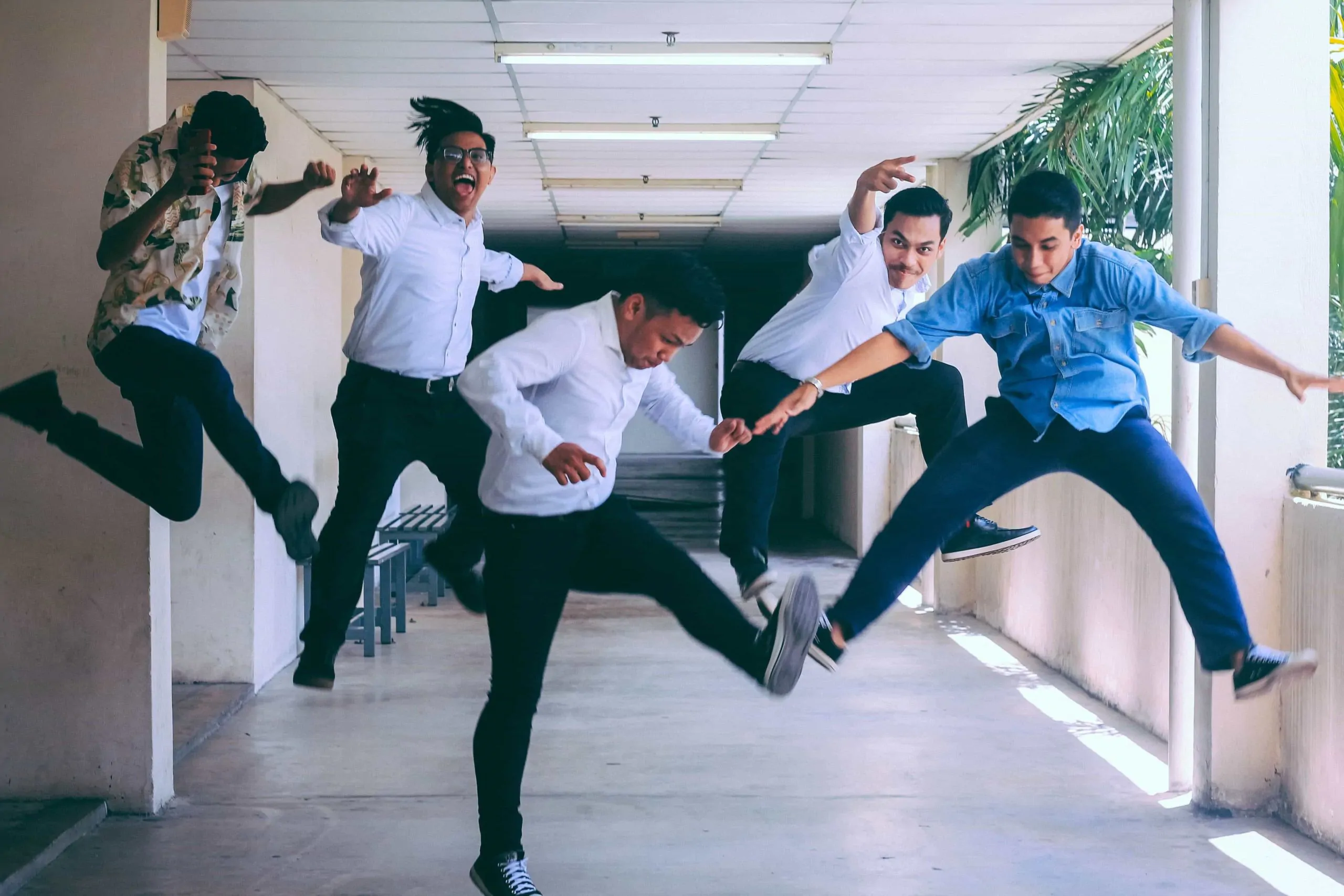 happy employees 1 min